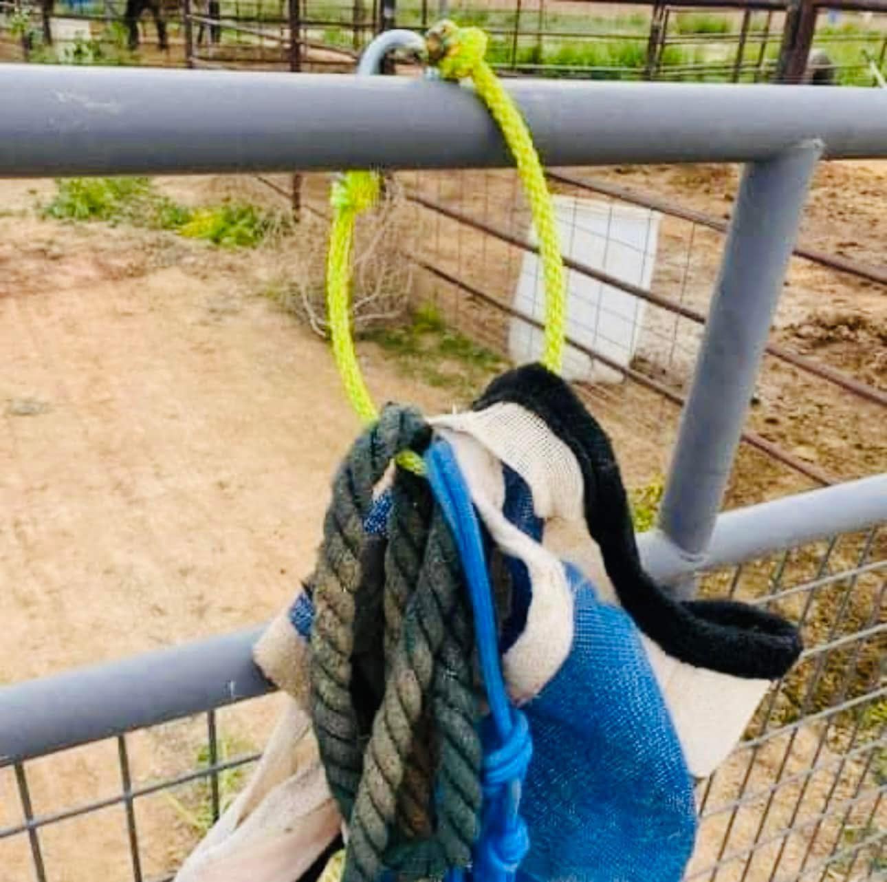 Single Loop Lariat Rope Clip Bucket Hanger ( Cowboys duct tape!)